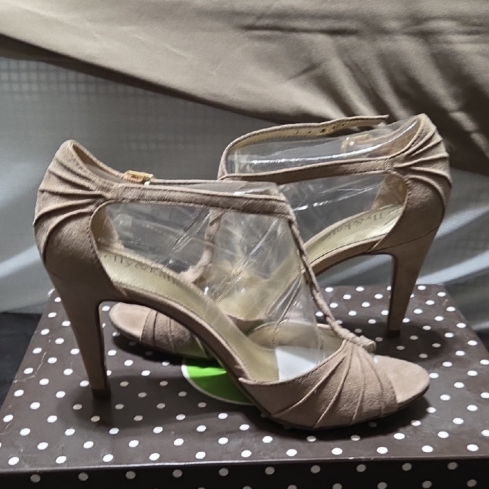 Kelly & Katie Beige Women's Heels